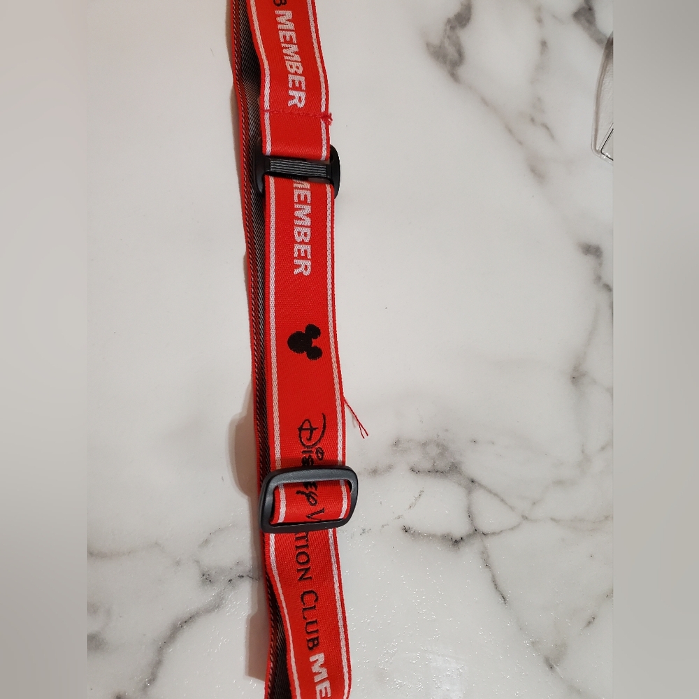 2 Disney VACATION CLUB MEMER Lanyards - Picture 4 of 7